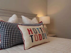 4 bedrooms, desk, iron/ironing board, WiFi - 'Sip on This Reserve by Apex Short Term Stays (Oxford)