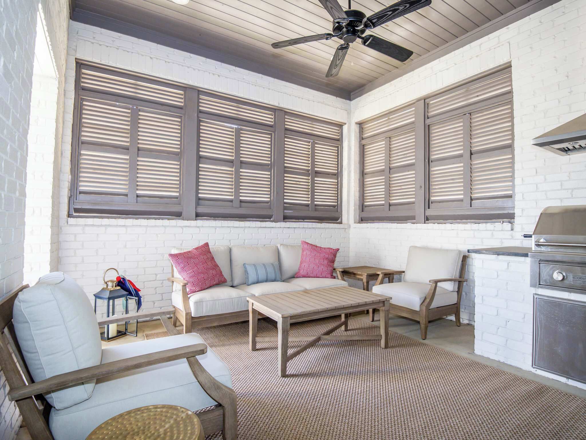 Televisión y oficina 