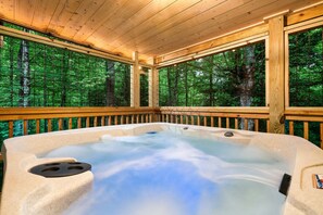 Indoor spa tub