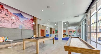 Boulevard Stays Modern Tempe 1BR ASU Pool, Gym 02