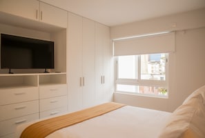 House | 2 bedrooms, Internet - w Inviting 2BR w Balcony in Lively Miraflores (Lima)