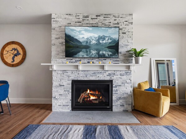 Interior - Fresh Design, King & Queen - Seasons at Sandpoint (Sandpoint)
