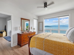 2 bedrooms, iron/ironing board, travel crib, free WiFi - Fresh Design, King & Queen - Seasons at Sandpoint (Sandpoint)