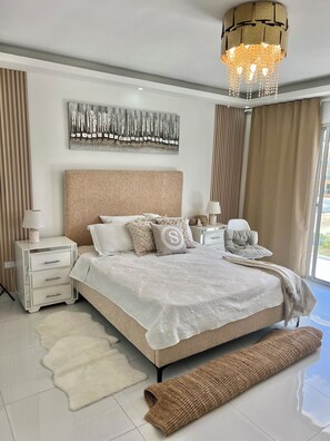 3 slaapkamers, een strijkplank/strijkijzer, internet, beddengoed