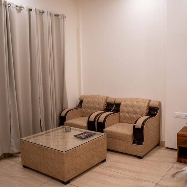 Room, City View | Living area - Sk Premium Park Gurgaon (Gurugram)