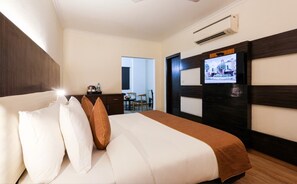 Executive Room | Soundproofing, iron/ironing board, free WiFi - Sk Premium Park GGN (Gurugram)