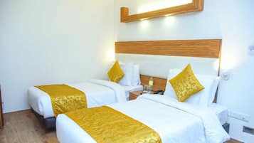 Quarto luxo | Quartos à prova de som, ferros/tábuas de passar roupa, Wi-Fi de cortesia