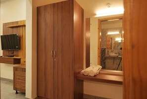 Room, City View | Bathroom