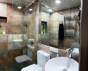 Shower, hair dryer, towels, soap - City View Penthouse (Yerevan)