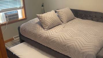 2 bedrooms, iron/ironing board, free WiFi, bed sheets