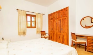 6 bedrooms, iron/ironing board, bed sheets