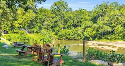 A-Frame Camping Pod, W/ Bath House, 6 min to DT