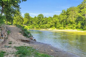 A river with a dirt path alongside, surrounded by dense green trees. - The Jessamine - Riverview Camping Pod, Close to DT (Easley)