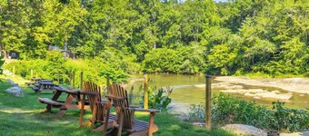 Riverfront Camping Pod, W/ Bath House, Min to DT