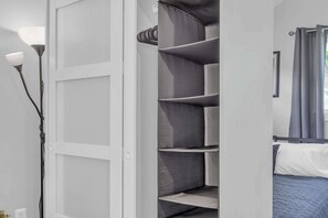 1 bedroom, WiFi, bed sheets - Tiny Home near DT, Private and Quiet (Spartanburg)