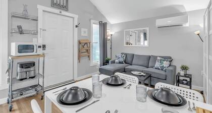 Tiny Home near DT, Private and Quiet