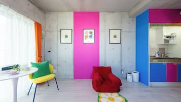 Decoración personalizada, muebles diferentes y escritorio