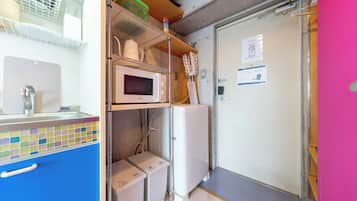 客室ごとに異なる装飾、客室ごとに異なるインテリア、デスク、ノートパソコン用作業スペース