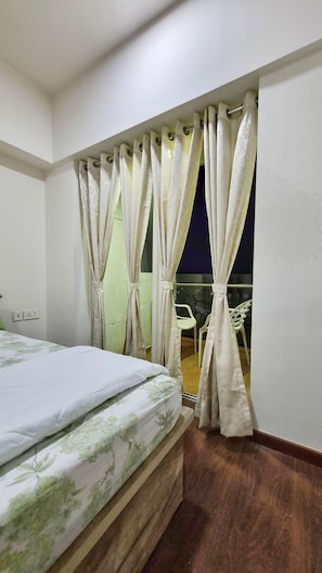 Iron/ironing board, free WiFi