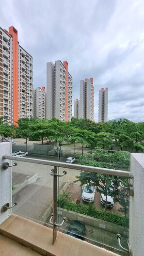 City view - Teesta Suites Lodha Belmondo Golf Resort (Mawal)