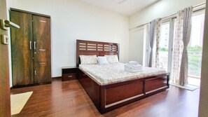 Deluxe-Apartment, Küche, Blick auf den Golfplatz