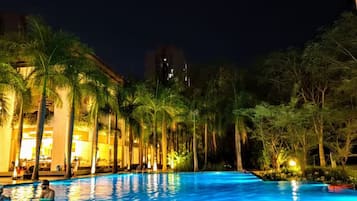 Kolam renang terbuka