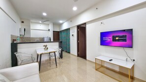 Deluxe-Apartment, Küche, Blick auf den Golfplatz | Wohnbereich