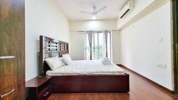 Deluxe Apartment, Kitchen, Golf View | Iron/ironing board, free WiFi