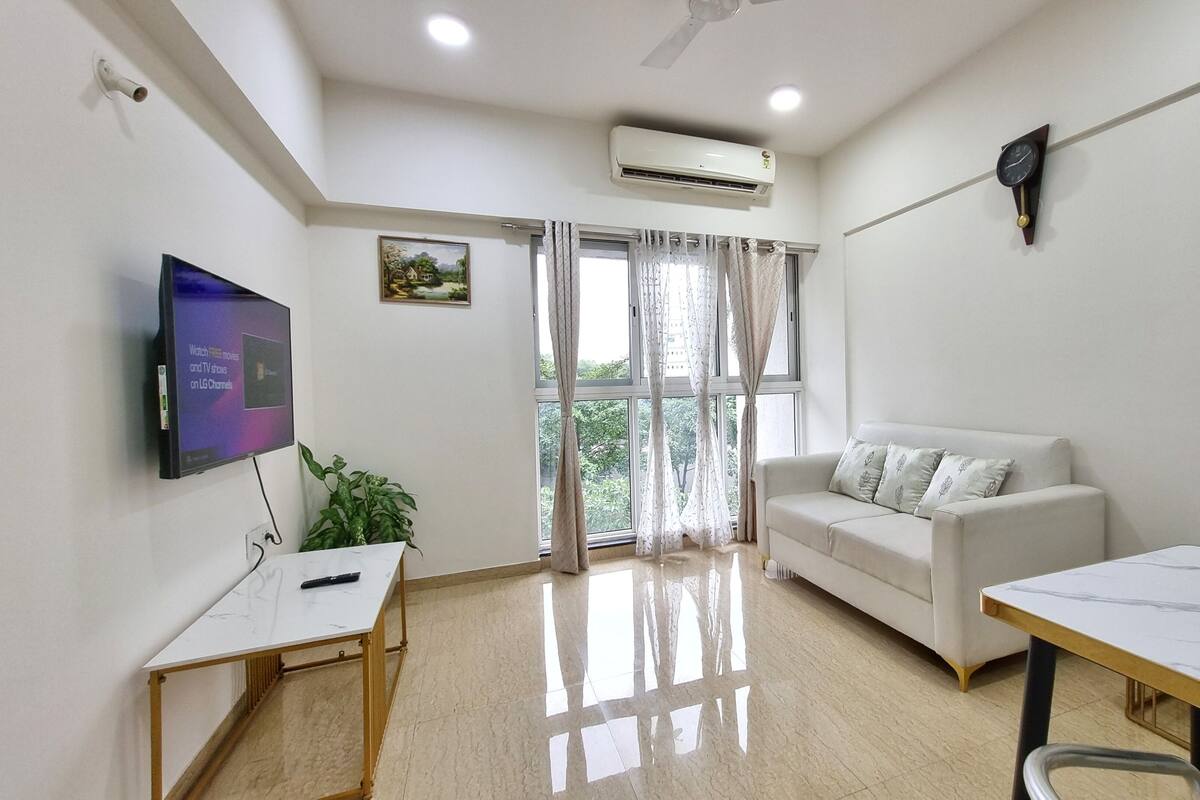 Deluxe Apartment, Kitchen, City View | Living area