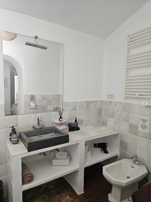 Shower, eco-friendly toiletries, hair dryer, slippers