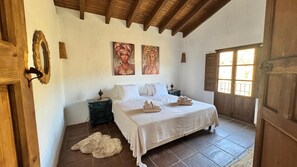3 bedrooms, in-room safe, iron/ironing board, travel crib