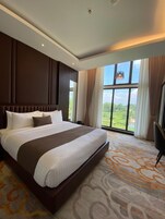 Premium bedding, Tempur-Pedic beds, in-room safe, desk