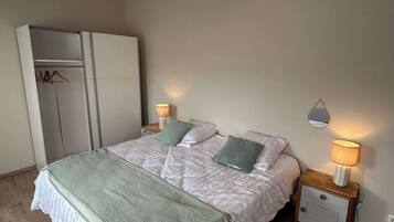 3 bedrooms, desk, iron/ironing board, WiFi