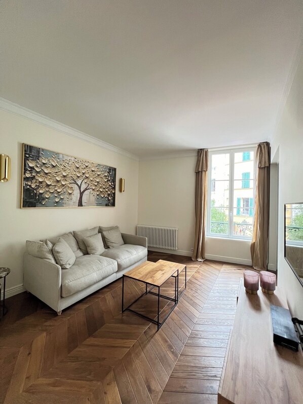 Living area - Luxury apartment in the center of town (Saint-Germain-en-Laye)