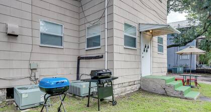 Steps to Food & Shops: Cozy Condo in Jacksonville!