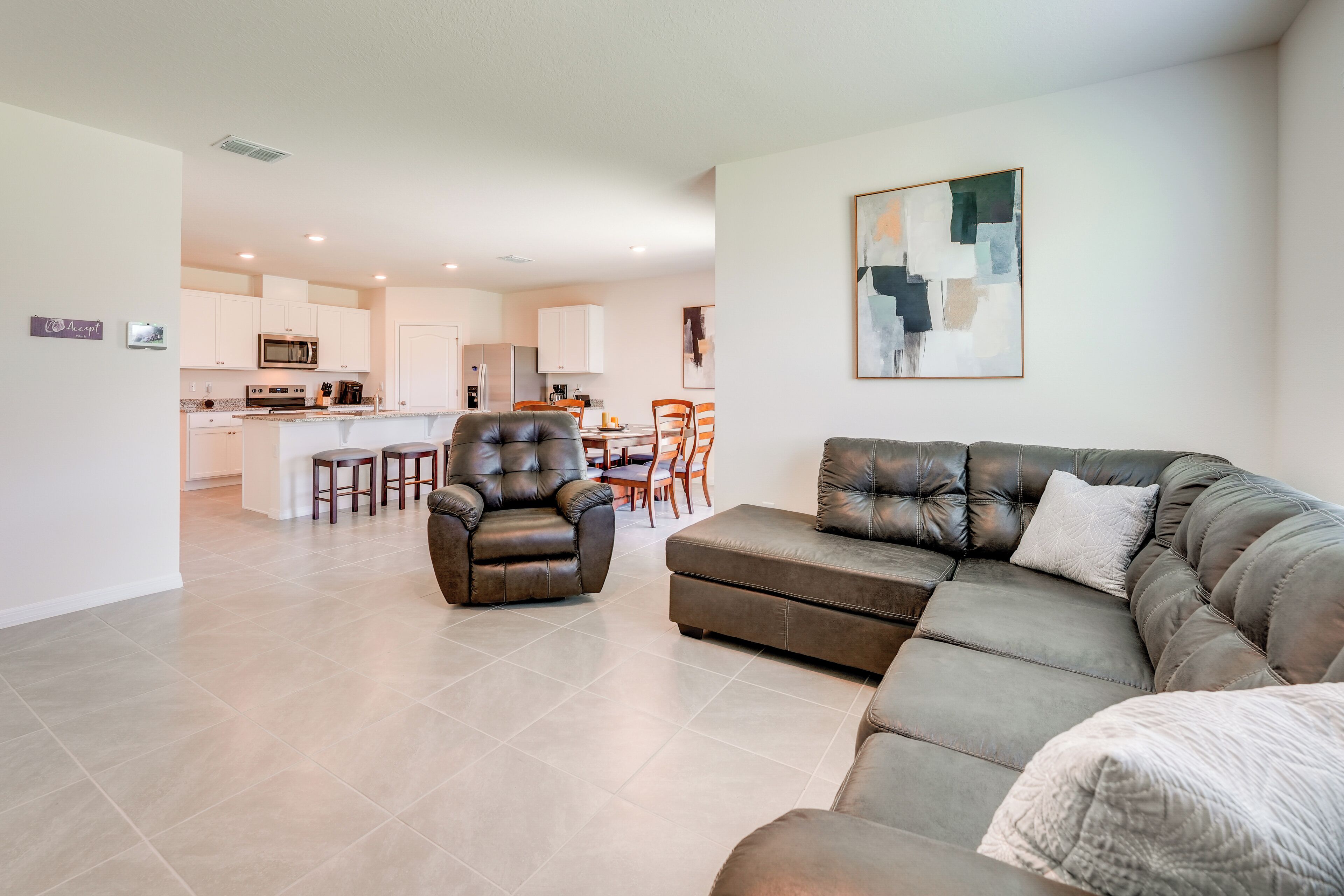 House (4 Bedrooms) | Interior