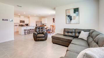 House (4 Bedrooms) | Interior