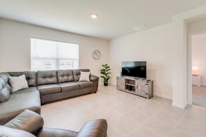 House (4 Bedrooms) | Interior