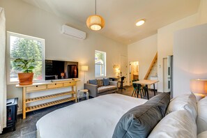 Apartment (0 Bedroom) | Interior