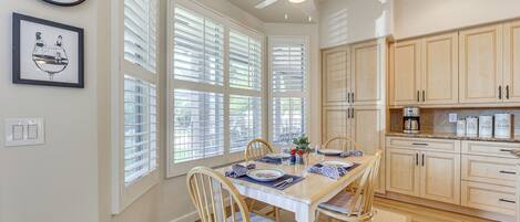 House (4 Bedrooms) | Interior