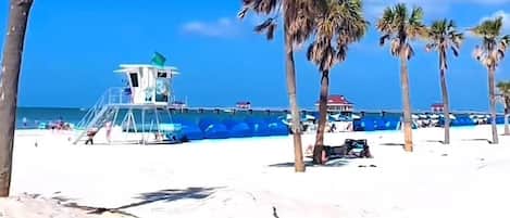 靠近海滩