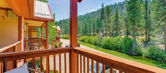 Bike, Hike & Ski: Creek-view Condo in Red River!