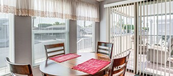 Pool, Hot Tub & Tennis Courts: Yuma Home Near Dtwn