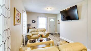 House (3 Bedrooms) | Front of property
