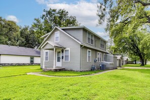 Interior - 1 Mi to K-state Campus: Central Manhattan Home (Manhattan)