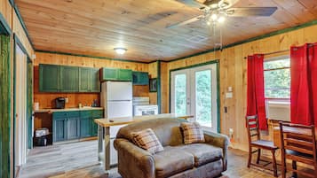 House (2 Bedrooms) | Interior