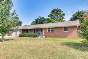 Interior - 3 Mi to OU Campus: Norman Home w/ Sleek Interior! (Norman)