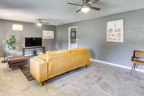 3 Mi to OU Campus: Norman Home w/ Sleek Interior!