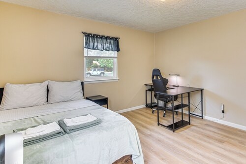 3 Mi to OU Campus: Norman Home w/ Sleek Interior!