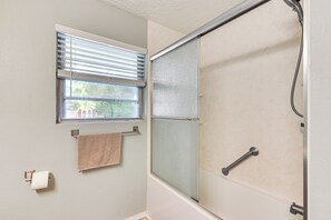 Interior - 3 Mi to OU Campus: Norman Home w/ Sleek Interior! (Norman)